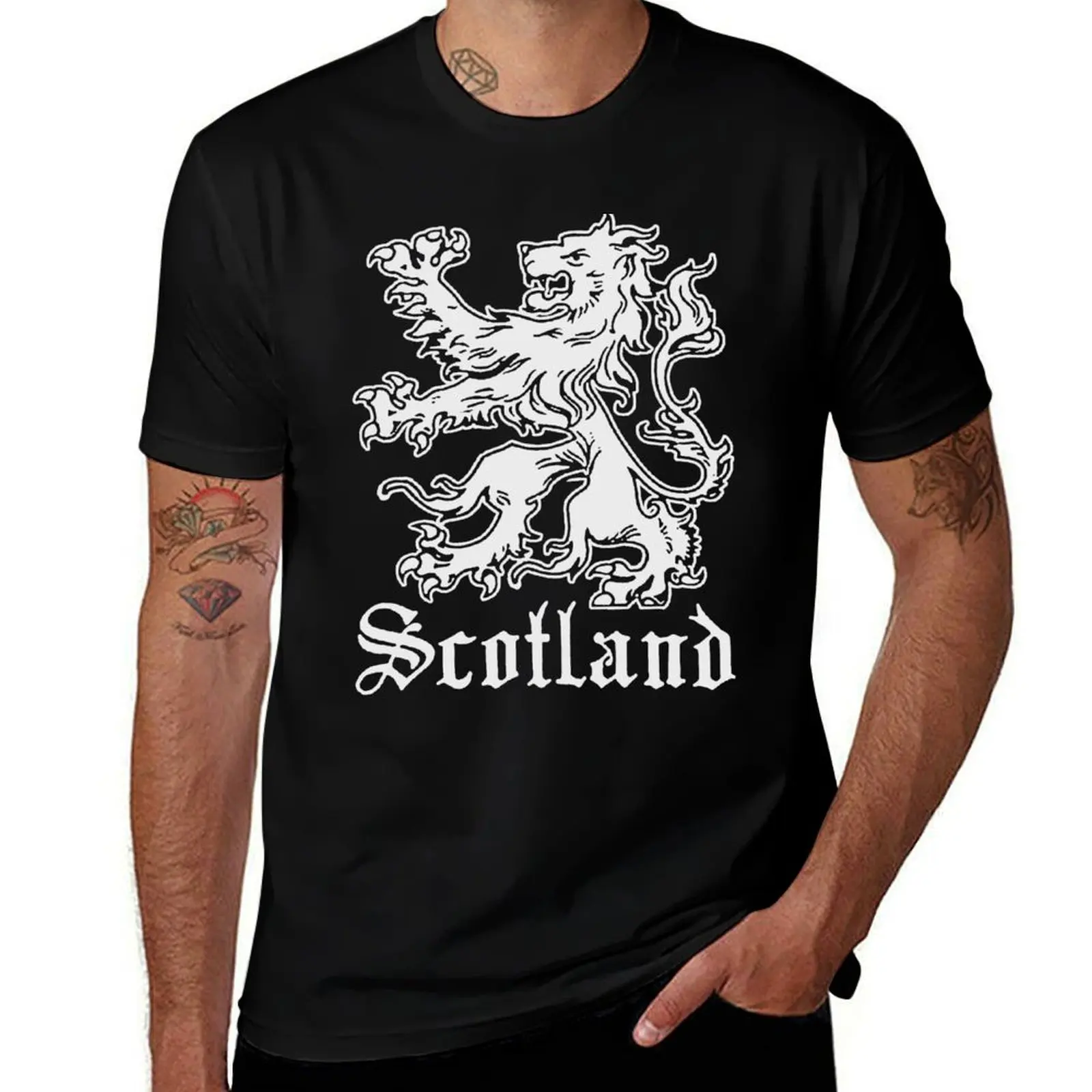 

Scotland Vintage Scottish Lion Scotland Crest Flag Graphic Bar Pub Design Gift T-Shirt