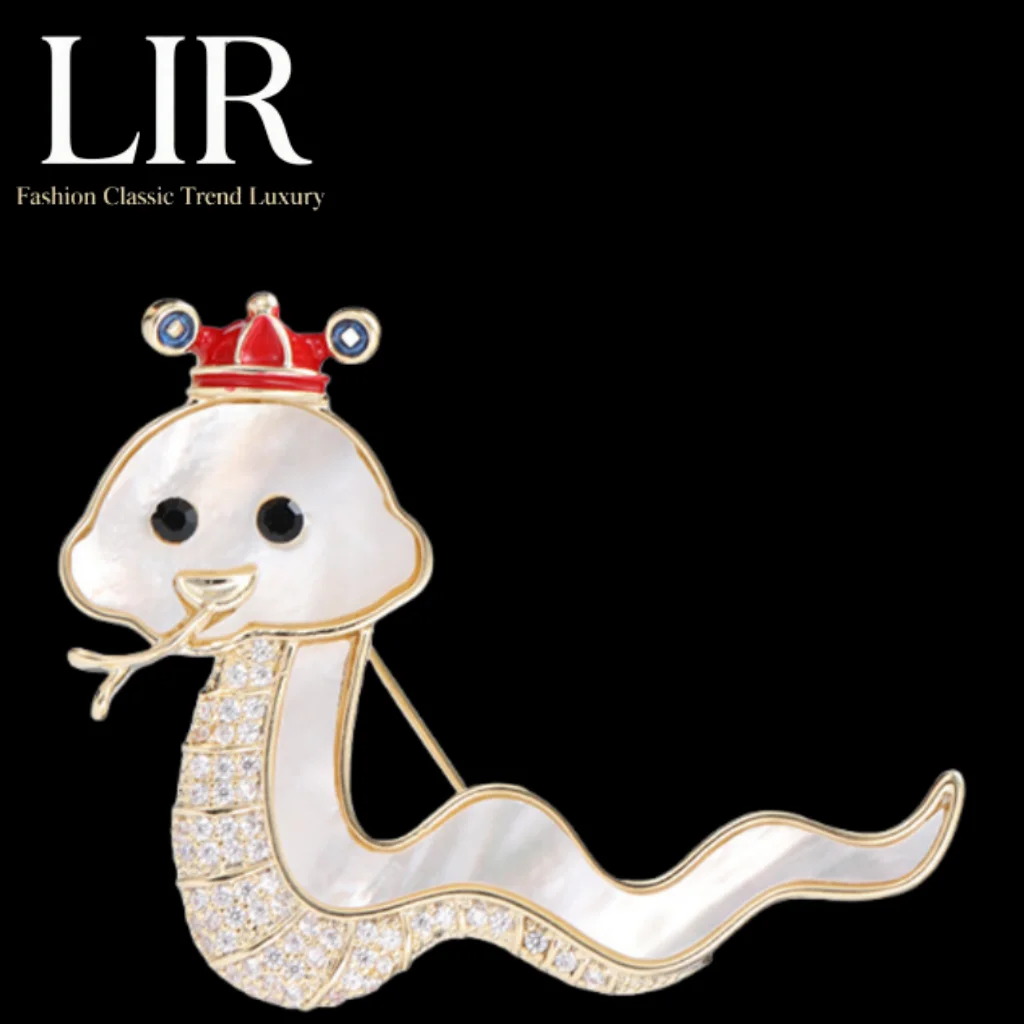 Lir Women's Brooch:…