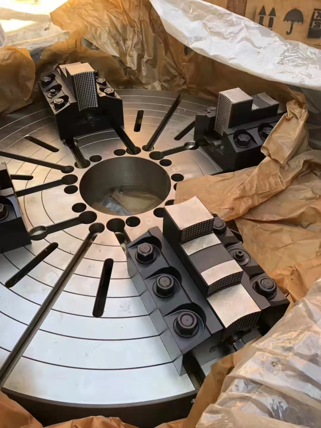Heavy Jaw Chuck, Large Four Jaw Chuck, Gripping Heavy Workpieces, Manual Heavy-duty Hard Jaw, 4-jaw Single Action Chuck