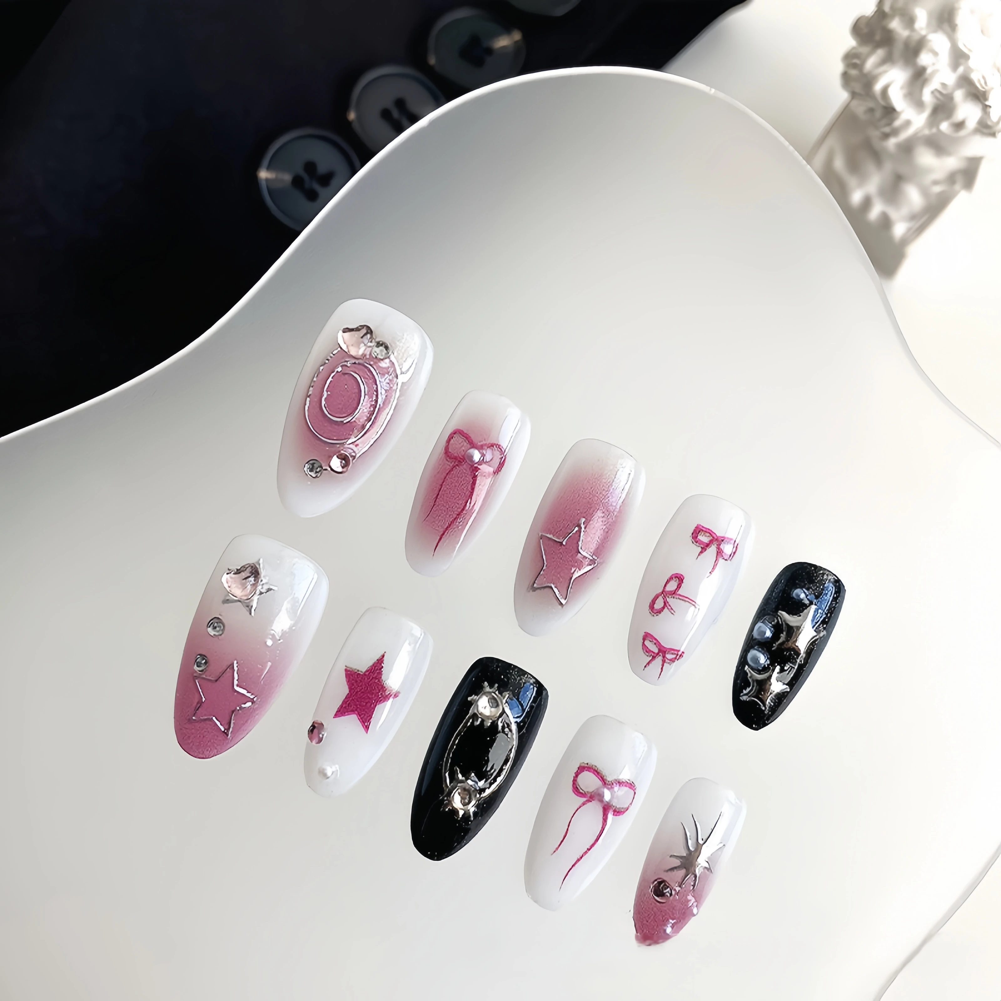 Nail art en forme d'amande pressé à la main, beaux faux ongles, nail art étoile dégradé rose noir, adapté aux femmes à utiliser 10 pièces