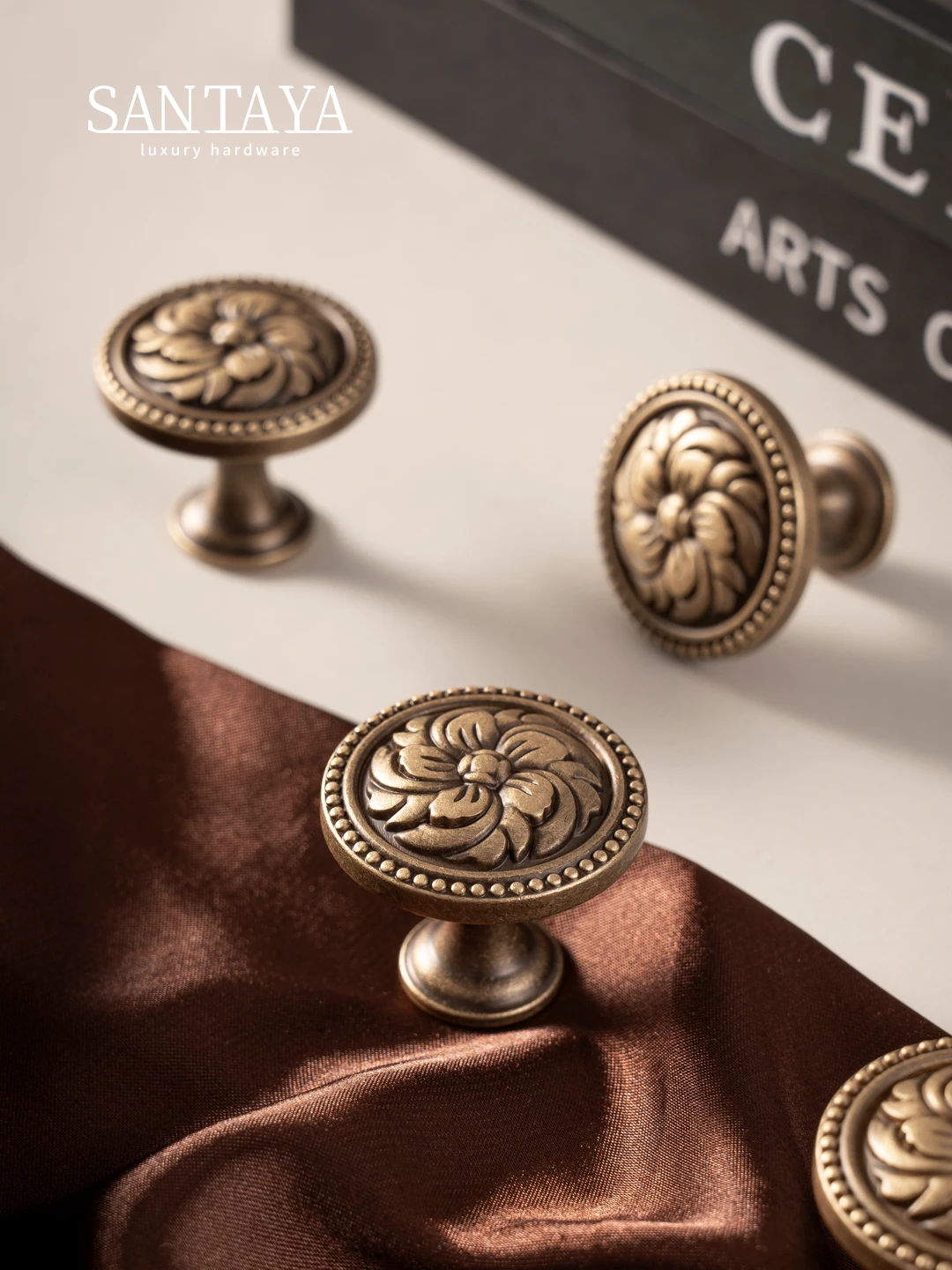 

Antique Brass Drawer Knobs Luxury Dresser Drawers Knobs Solid Round Handle Single Hole Flowers Design kitchen Cabinet Pull