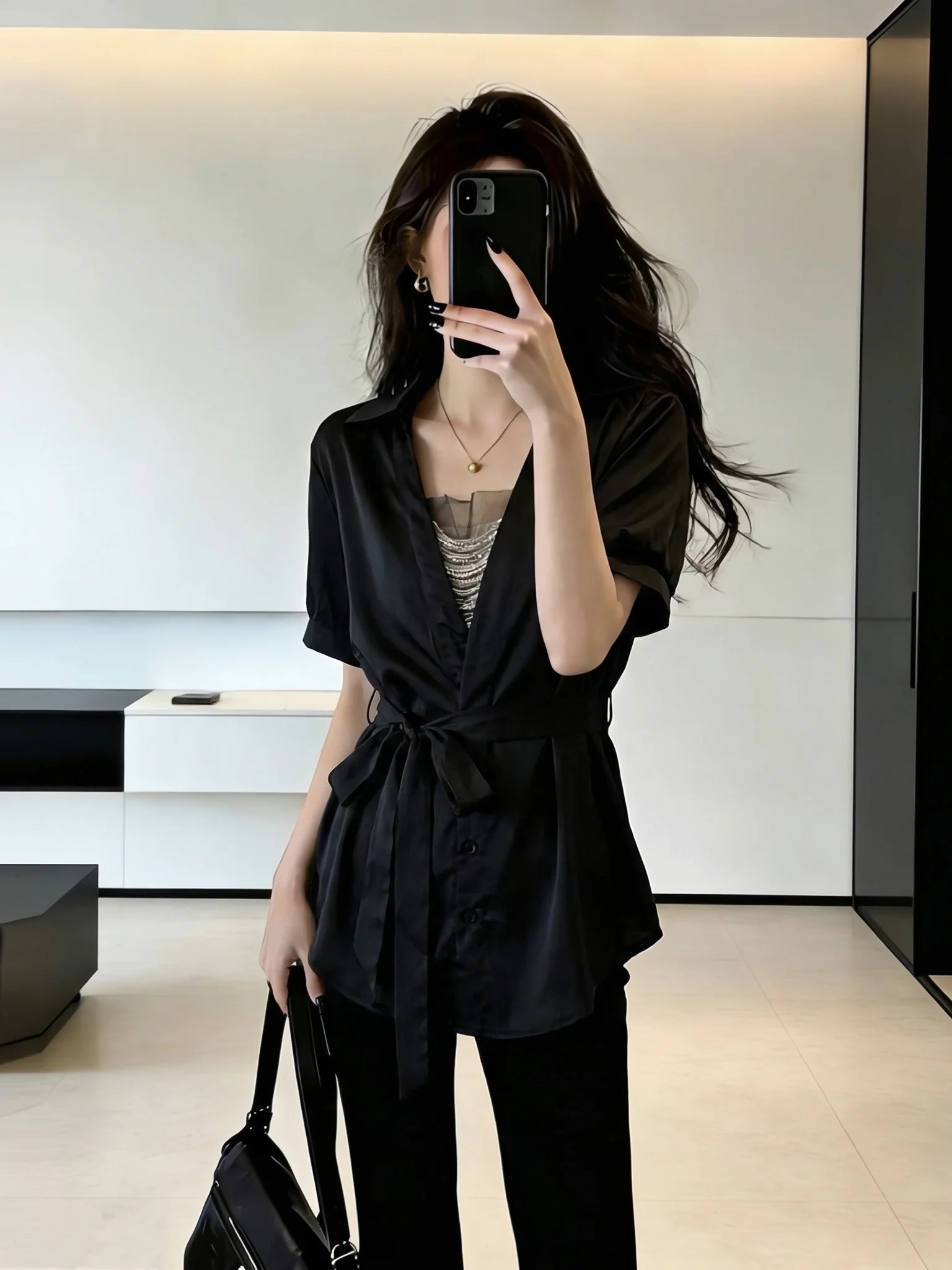 

Elegant Black V-Neck Short Sleeve Shirt Women's plus Size Midi Length Waist-Cinching Top Korean Style Commute Fashion