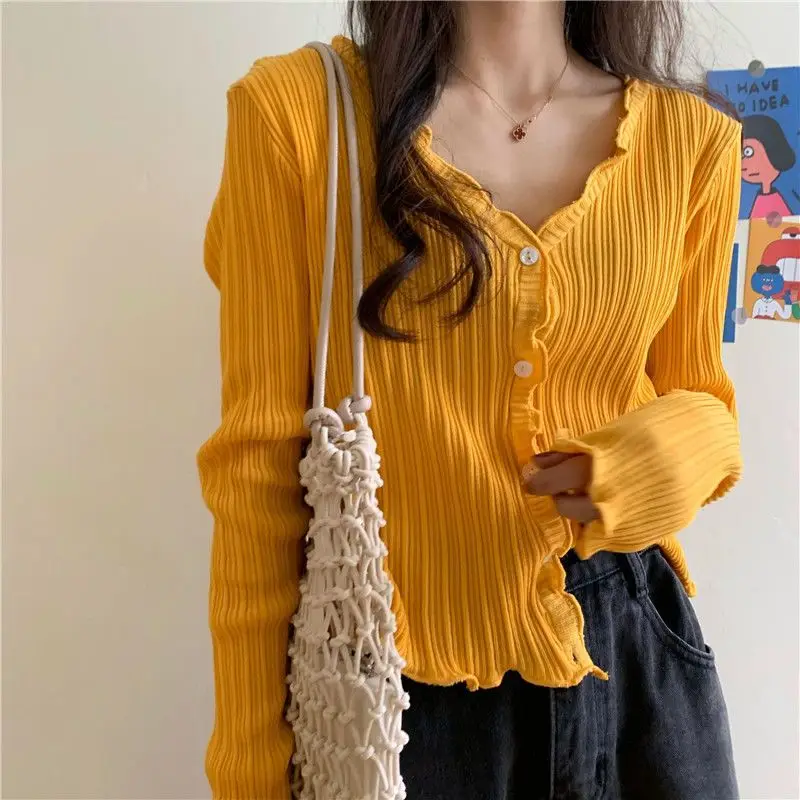 Small Design Sense Long Sleeved Knitted Sweater Top Women\'s Spring Slim Fit Small Cardigan Jacket V-neck Casual Short Top