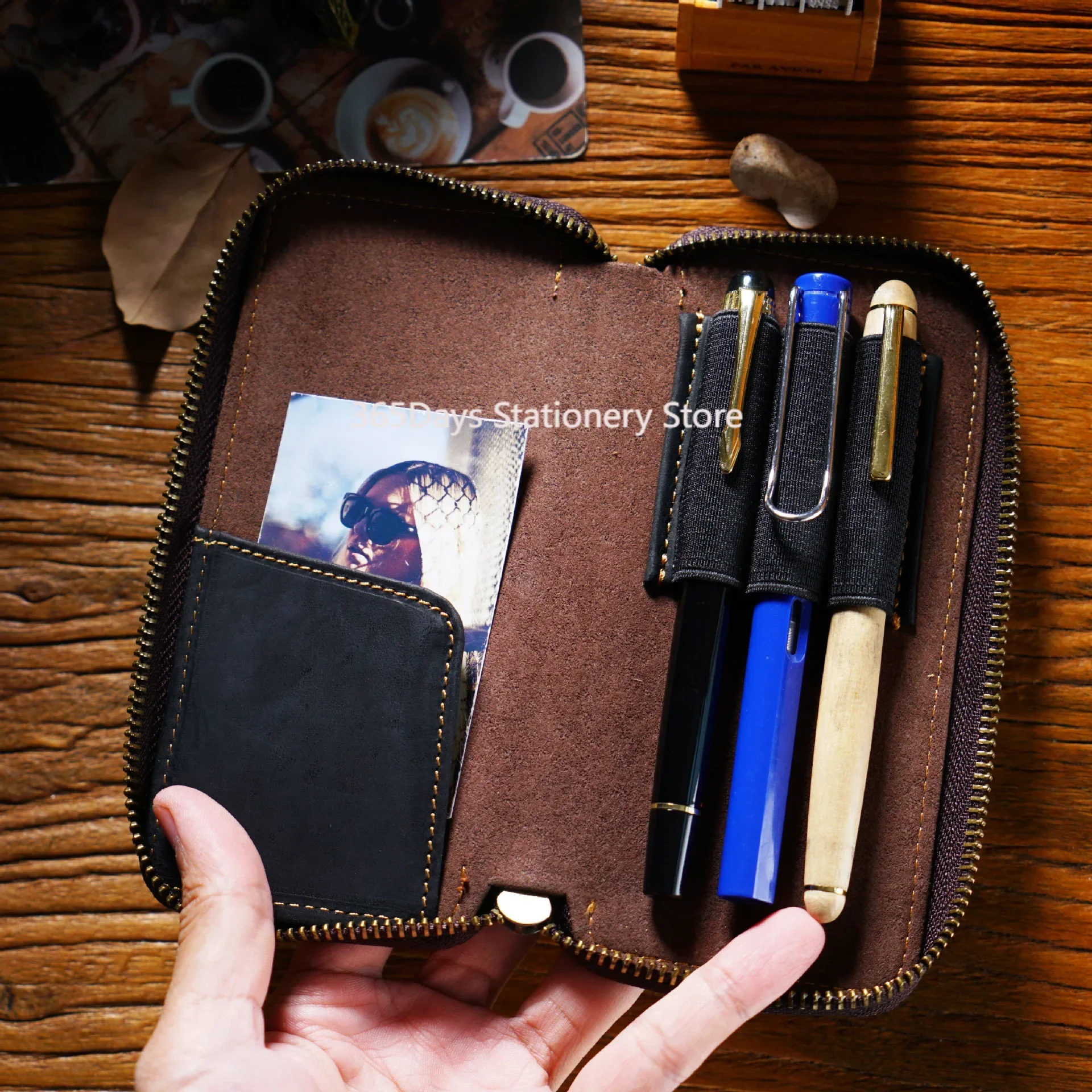 

Portable Crazy Horse Leather Zipper Pencil Bag Retro Pen Pouch School Students Cowhide Stationery Bag with 3 Pen Slots Wholesale