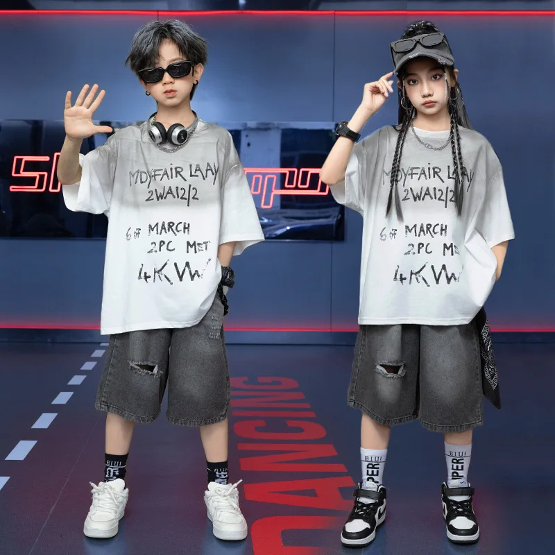 子供のヒップホップスタイルの服,グレーと白のグラフィックTシャツ,文字のTシャツ,女の子と男の子のためのカジュアルなユーズド加工のショーツ,ジャズダンスのコスチュームウェア