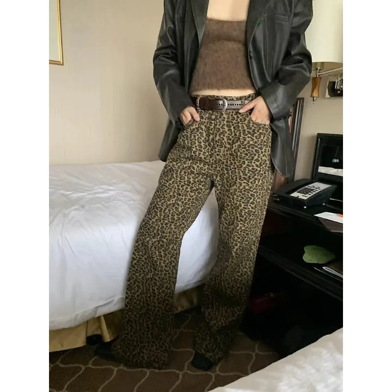 

В наличии ~ осенние и зимние новые свободные джинсы с леопардовым принтом.