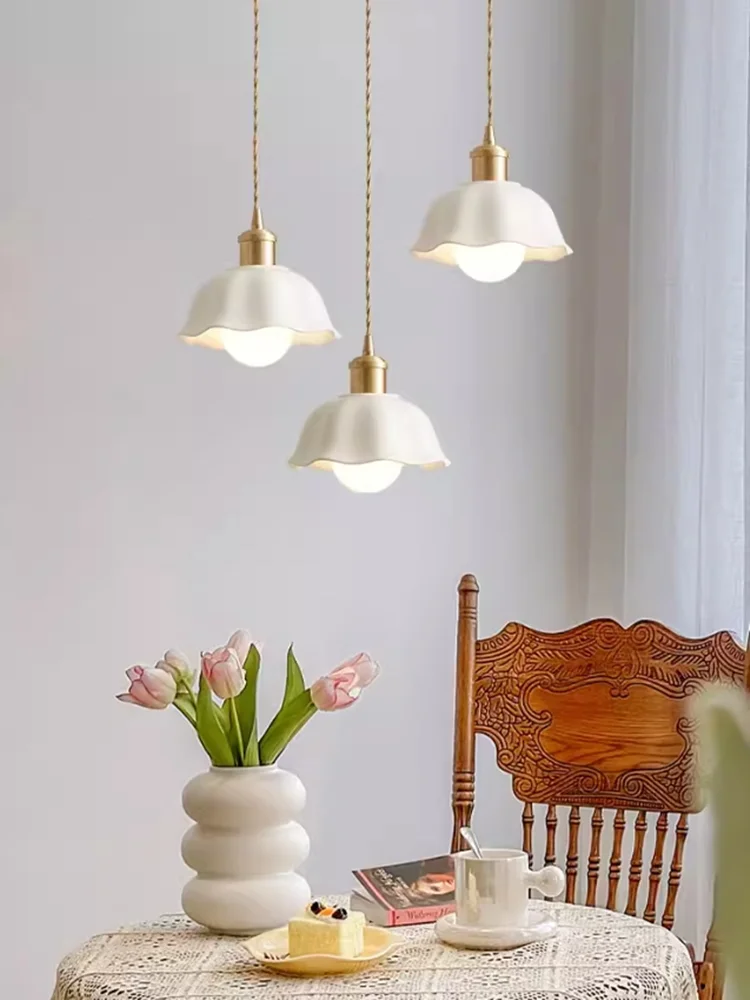 Japanese style vintage restaurant lamp three headed retro bar desk lamp Nordic ceramic bedroom headboard flower pendant light