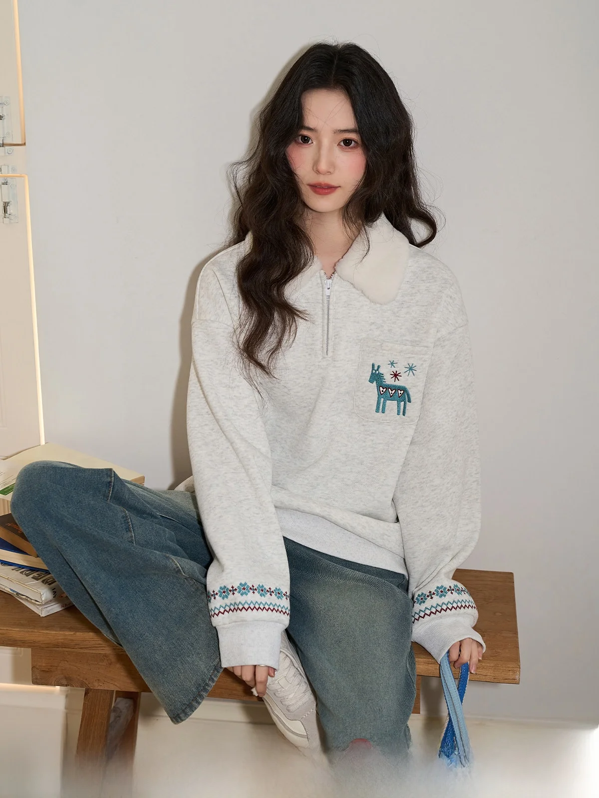 ay Embroidered Fce Women's Sweatirt Loose Long Sve No Hat Inner Wear Top Comfortable Lazy Sle Winter New Arrival