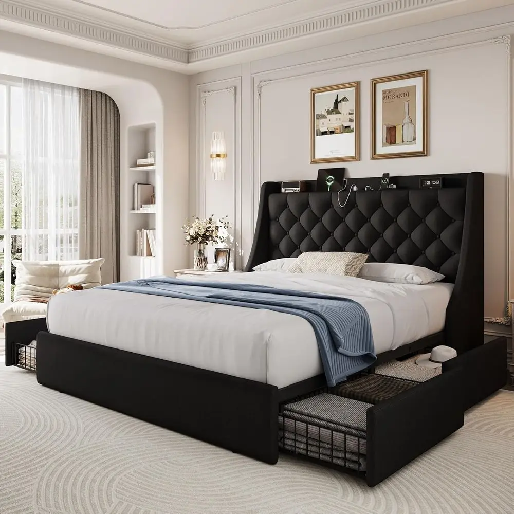 Cama tamaño queen con plataforma tapizada, 4 cajones de almacenamiento y estación de carga, cabecero con botones de lino y respaldo de ala, madera resistente
