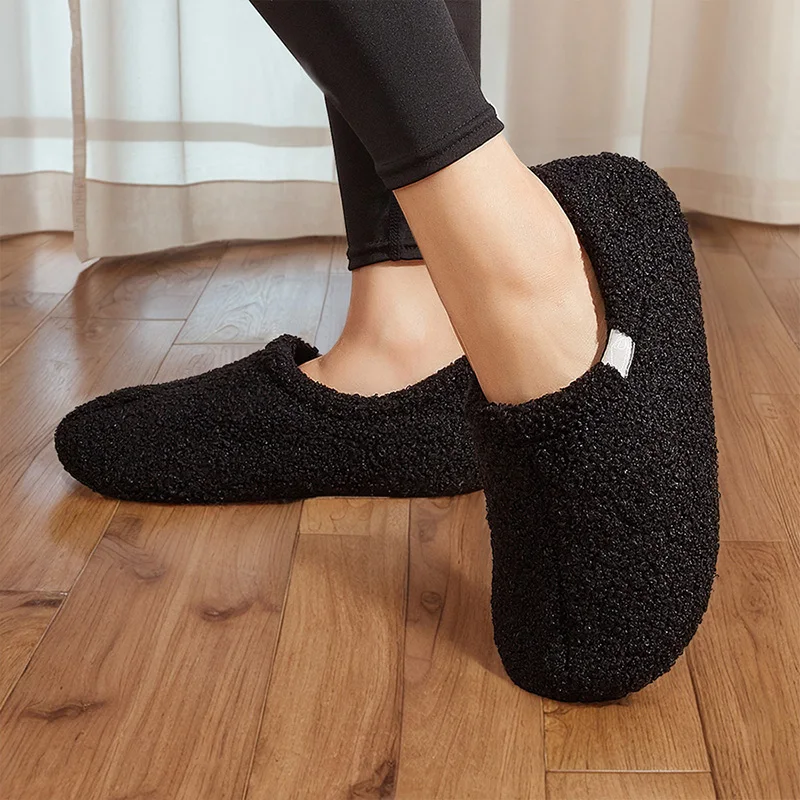 Chinelos de casa de pelúcia antiderrapantes para mulheres, conforto caloroso, sapatos de quarto sólidos, peludos, inverno