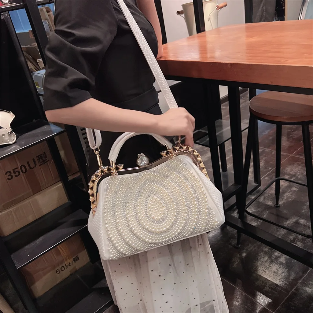 Genuine Leather Women\'s Handbag 2023 New Fashion Lady Diamond Rhinestone Clip Bag Casual Pearl Shoulder Messenger Bags