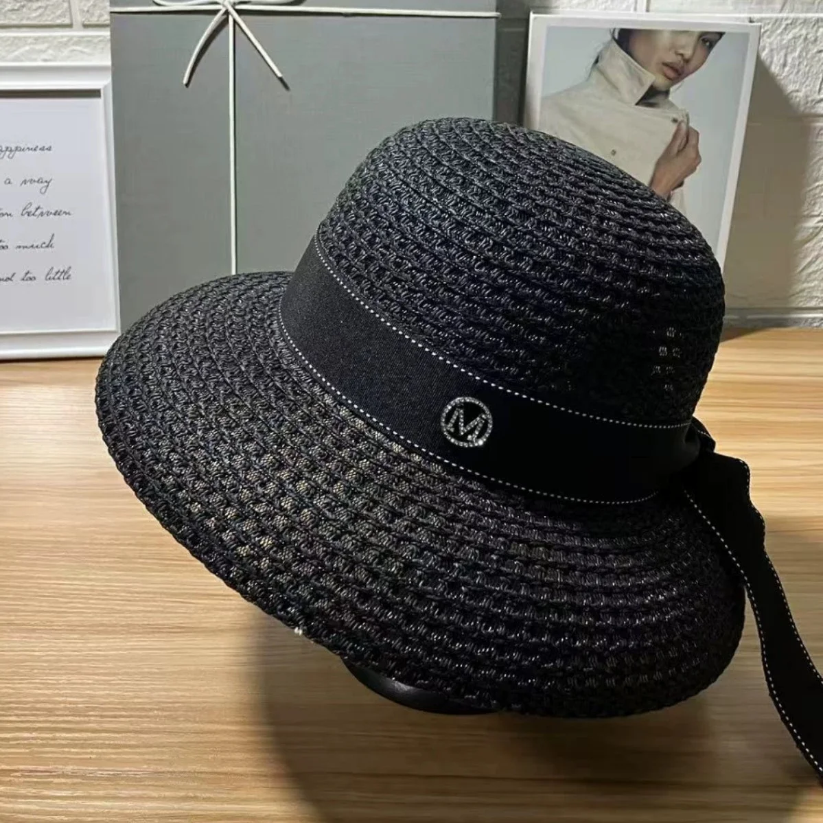 

Женская солнцезащитная соломенная шляпа со стразами: универсальная шляпа-бомбер в винтажном стиле, вдохновленная британским дизайном.