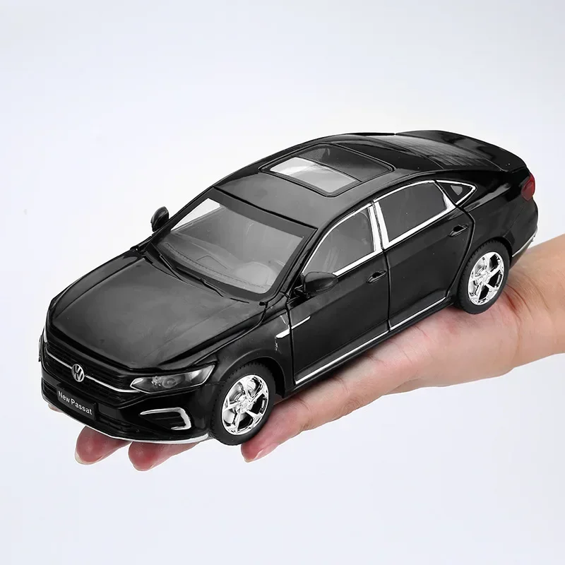 1:24 NEW 2023 Volkswagen Passat Alloy Car Diecasts & Toy Vehicles Car Model Sound and light Pull back Car Toys Childrens Gifts