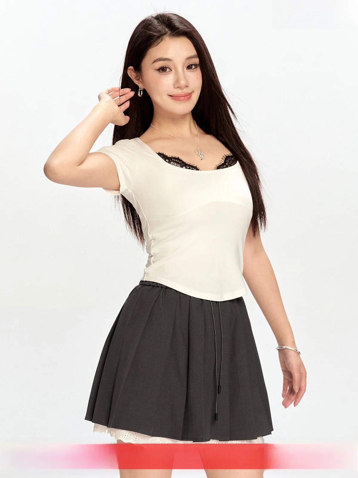 

Новая летняя белая женская футболка с коротким рукавом и U-образным вырезом, с кружевными вставками, утягивающая, модная, сексуальная, тонкая, базовая.