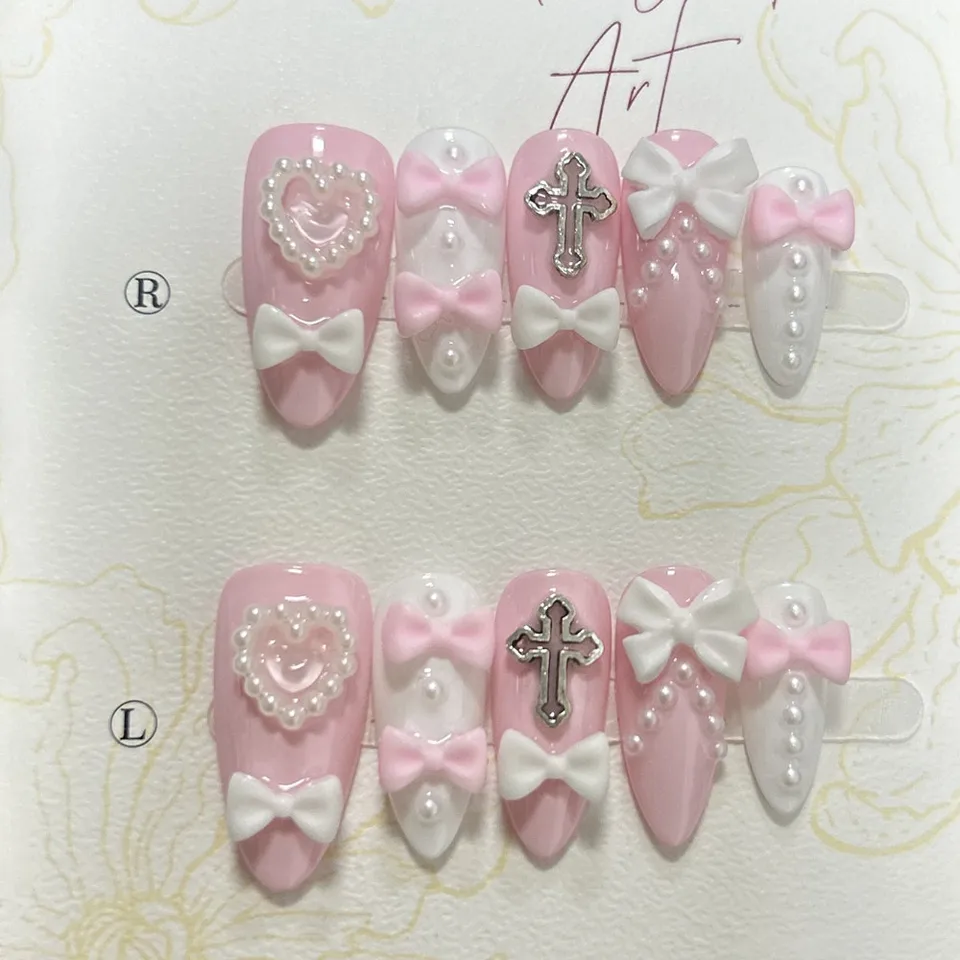 Y2K Gyaru Spice Girls lazo perla rosa blanco almendra uñas postizas hechas a mano corazón cruz Jirai uñas falsas Yami Kawaii arte de uñas 5