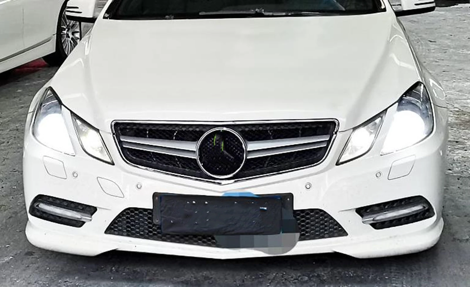 For Mercedes-Benz W207 E Coupe 2 Door 2009-2013 E250 E300 E350 E500 E550 Front Grille Grill AMG Style Car Upper Bumper Hood Mesh