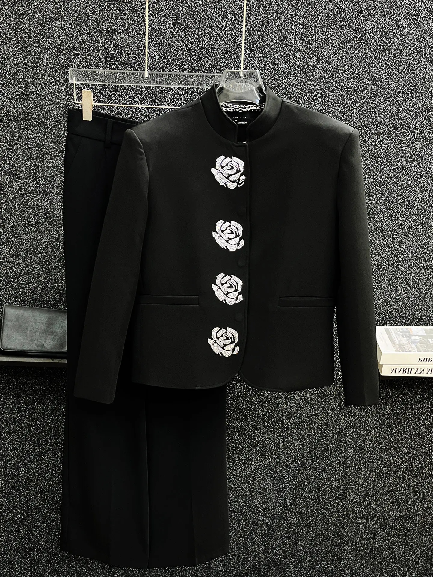 

Casual Short Rose Flower Rhinestone Men's Suit Jacket Korean Style Stand Collar Chinese National Style Top Shirt Polyester Fi...