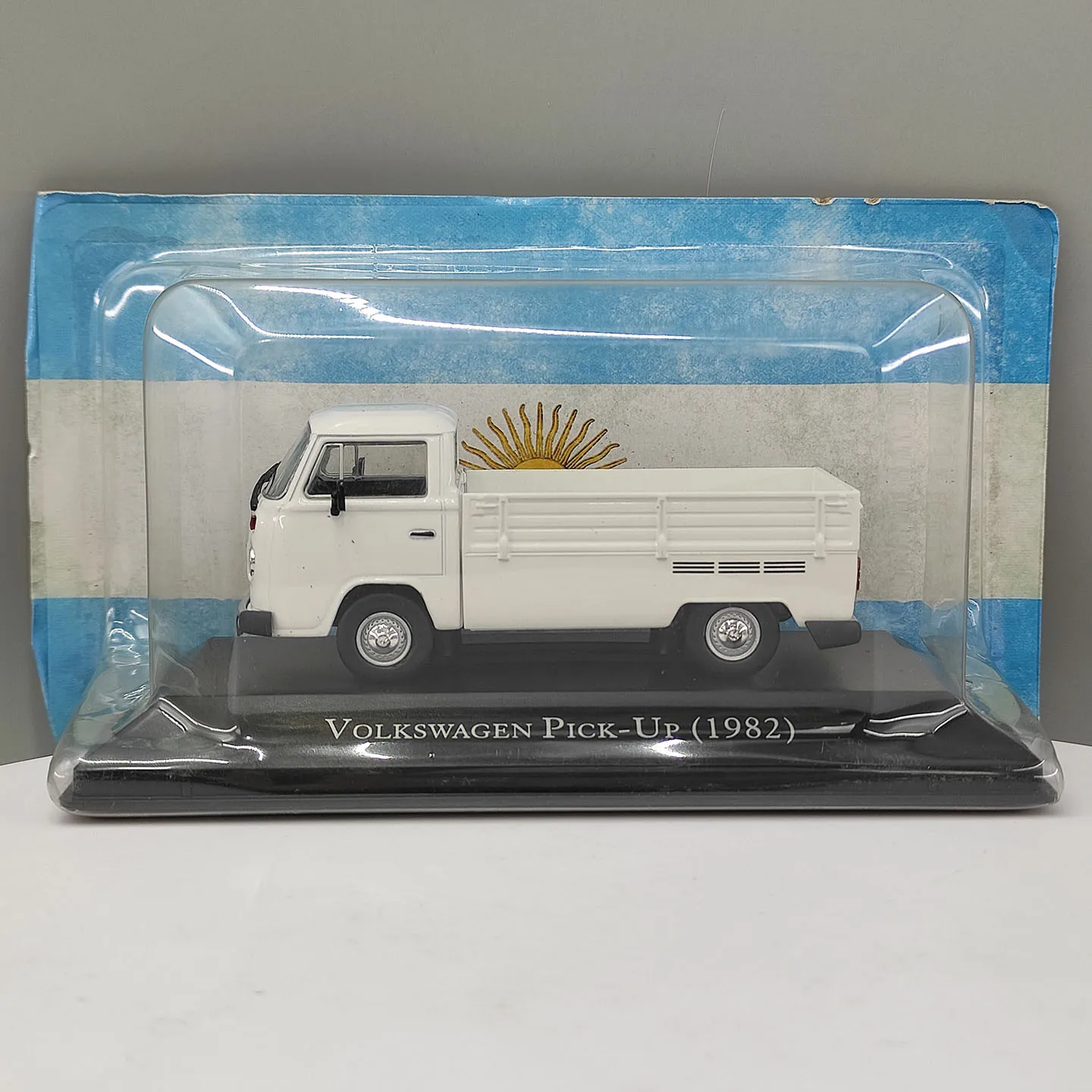 diecast-1-43-scale-vw-pick-up-1982-alloy-car-model