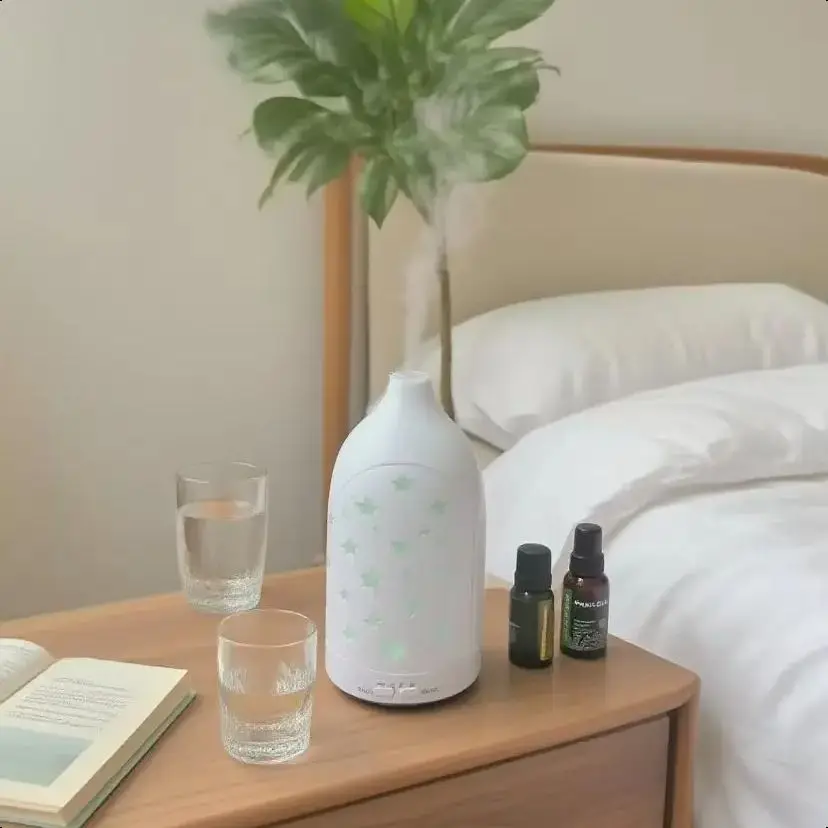 3 aceites esenciales incluidos: difusor ultrasónico con apagado automático, funcionamiento silencioso y 7 LED que cambian de color: aumenta el ambiente para la vida