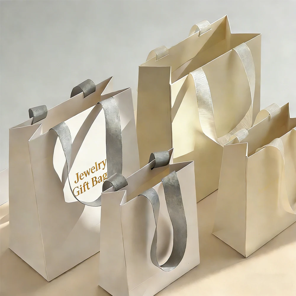 

24 шт./лот, подарочные пакеты с логотипом на заказ, бумажные пакеты-тоуты с ручками, сумки для покупок, косметички, органайзеры для парфюмерии и конфет