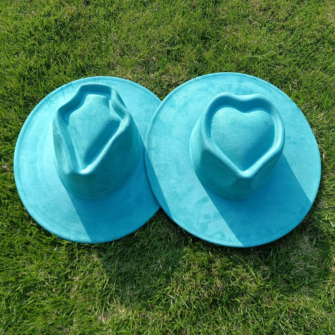 

Шляпа в форме стрелы из замши с аксессуарами того же цвета, широкополая шляпа для мужчин и женщин, шляпа с острием стрелы, шляпа для женщин.