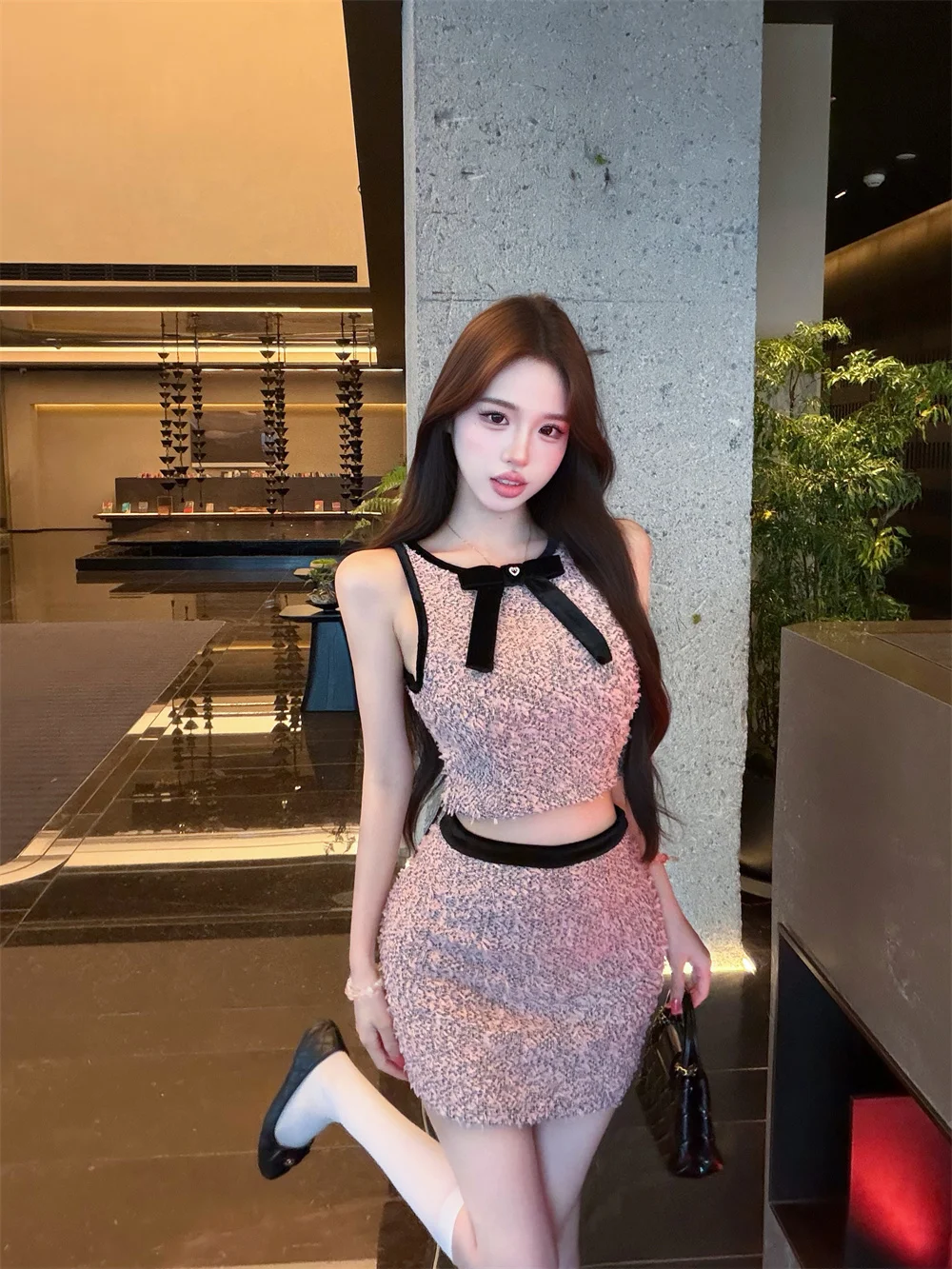 

Summer Short Velvet Checkered Vest And Skirt Set Women's Fashion Style High Waist Bicolor Elastic Bandage Commute Style Two-P...