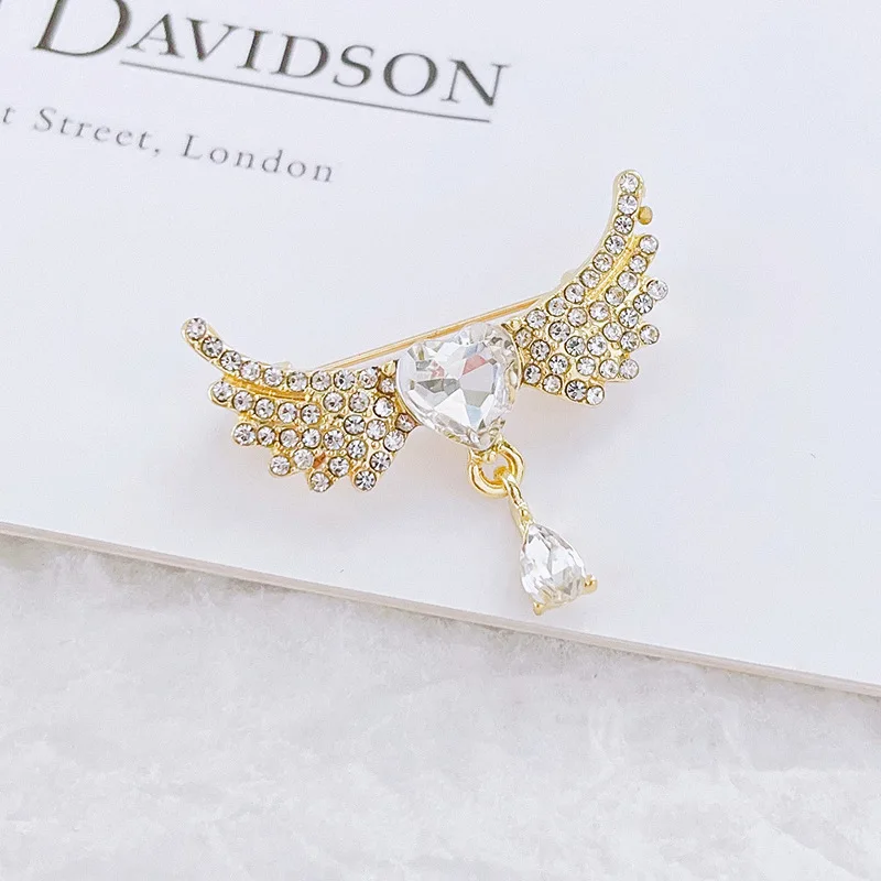 Elegant Crystal Angel Wings Brooch with Rhinestone Heart, Lapel Pin for Women Coat Sweater Dress Jewelry Gifts