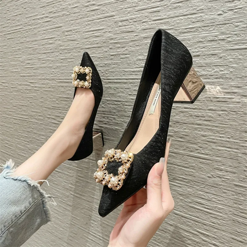 Zapatos de tacón alto con diamantes de imitación de perlas para Mujer, calzado de punta estrecha, tacones gruesos, Primavera, nueva versión coreana