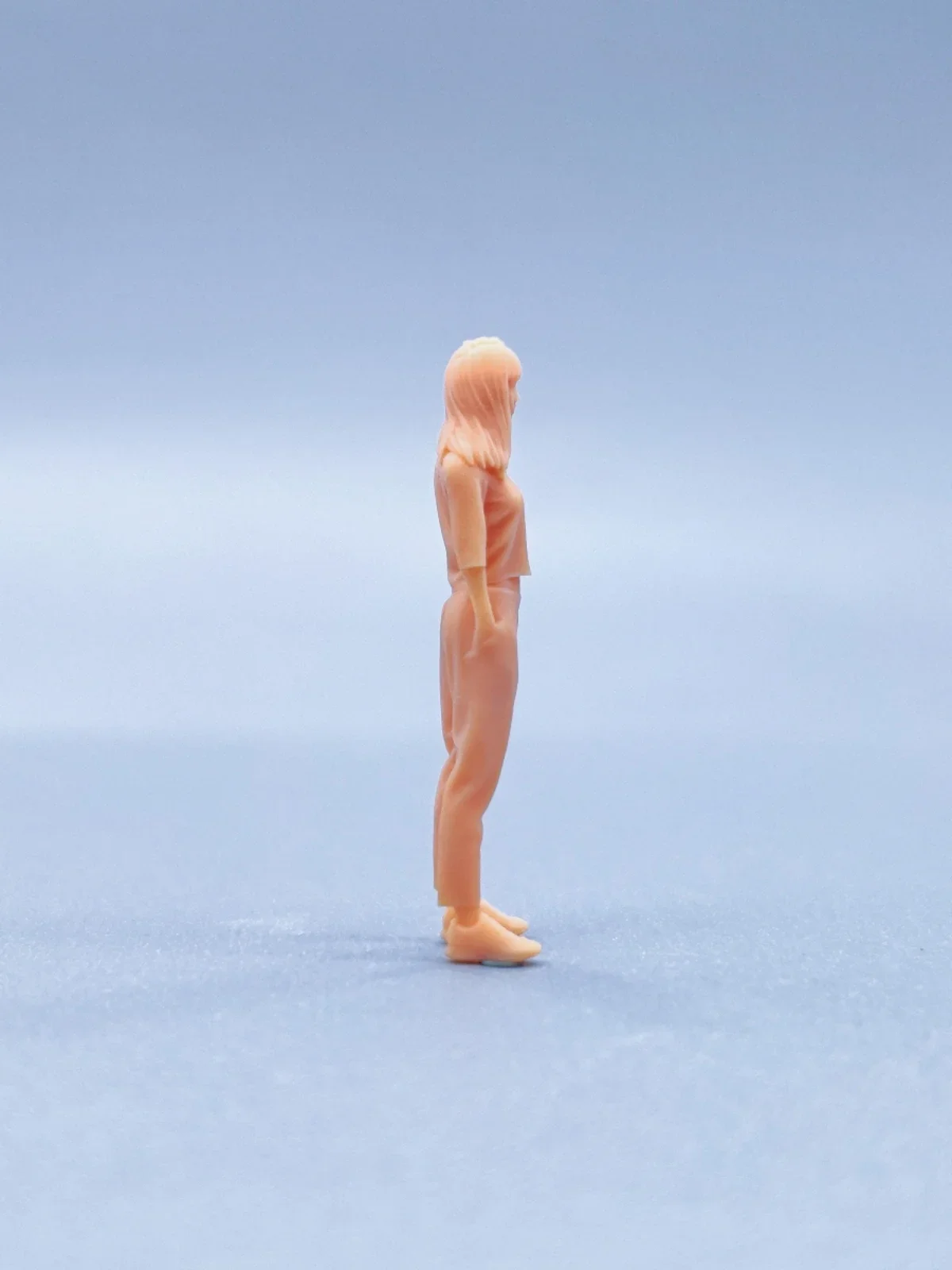 

1/64 1/43 Figurines Scale Model Resin Standing Position, Hands in Pockets, Girl Uncolored Miniatures Diorama Hand-painted V607