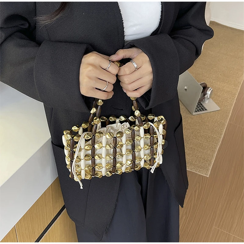 Ausgehöhlte Holzperlen-Handtasche mit gewebtem Obergriff und Canvas-Innentasche mit Kordelzug, koreanische leichte schicke Strandtasche für Damen – Detail 17