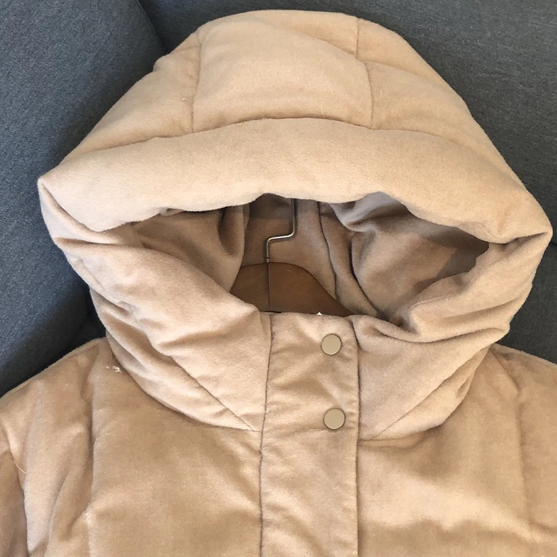 여성을 위한 가을, 겨울 새로운 스타일 실크 캐시미어 후드 다운 재킷, 패셔너블하고 다재다능하며 따뜻하고 편안합니다.