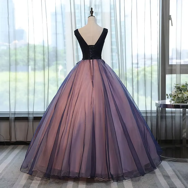 빈티지 Tulle 볼 가운 Quinceanera 드레스 v 넥 진주와 매력적인 꽃 Vestidos De 15 Anos Princess Sweet 16 Dress