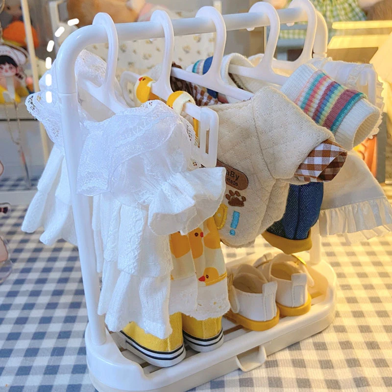 

10Pcs/Lot Mini Hangers Dolls Accessories Doll Wardrobe Clothes Dollhouse Toy Decoration Accessories
