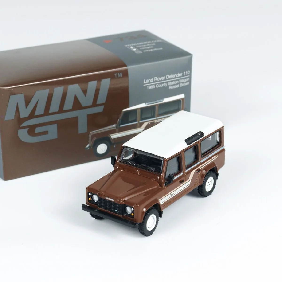 MINIGT 1/64 734 Land Rover Defender 110 1985 สีน้ําตาลโลหะผสมรถชุด