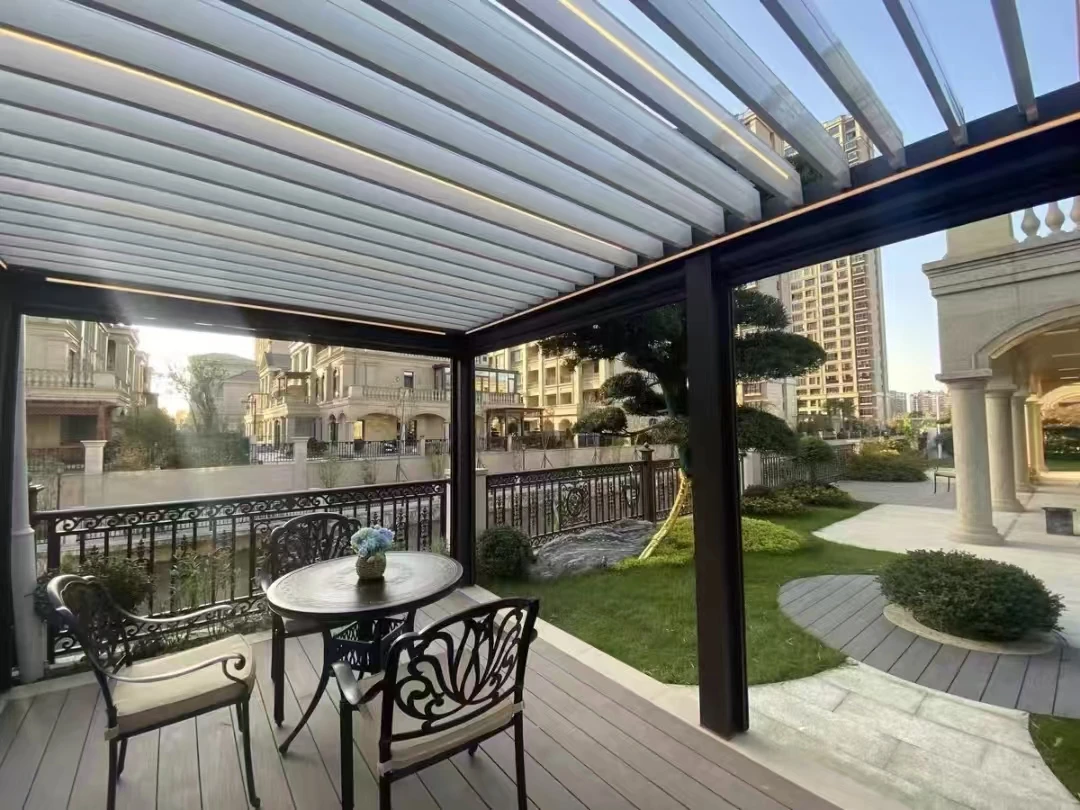 عريشة ألومنيوم معزولة من Wenets Modular Smart Bioclimatique