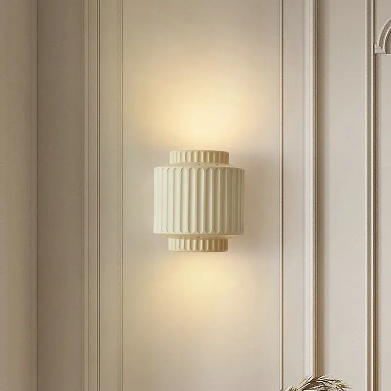 

Japan style resin wall lamp, creative hand-painted artistic wall lamp, elegant andstylish milk coffee colored wall lamp YX895HK