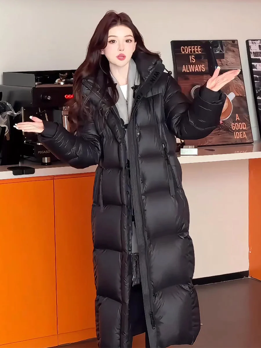 Długi płaszcz puchowy z kapturem dla kobiet, ciepły, biały, z koreańskim stylem, modny, casualowy.