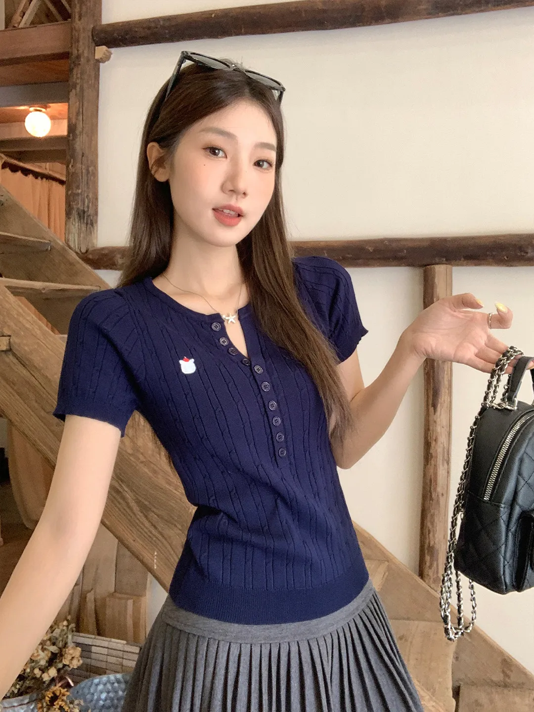 

Женская трикотажная футболка Slim Fit с коротким рукавом, на пуговицах, с полуоткрытым воротником, в корейском стиле, весенняя, модная, повседневная, дышащая