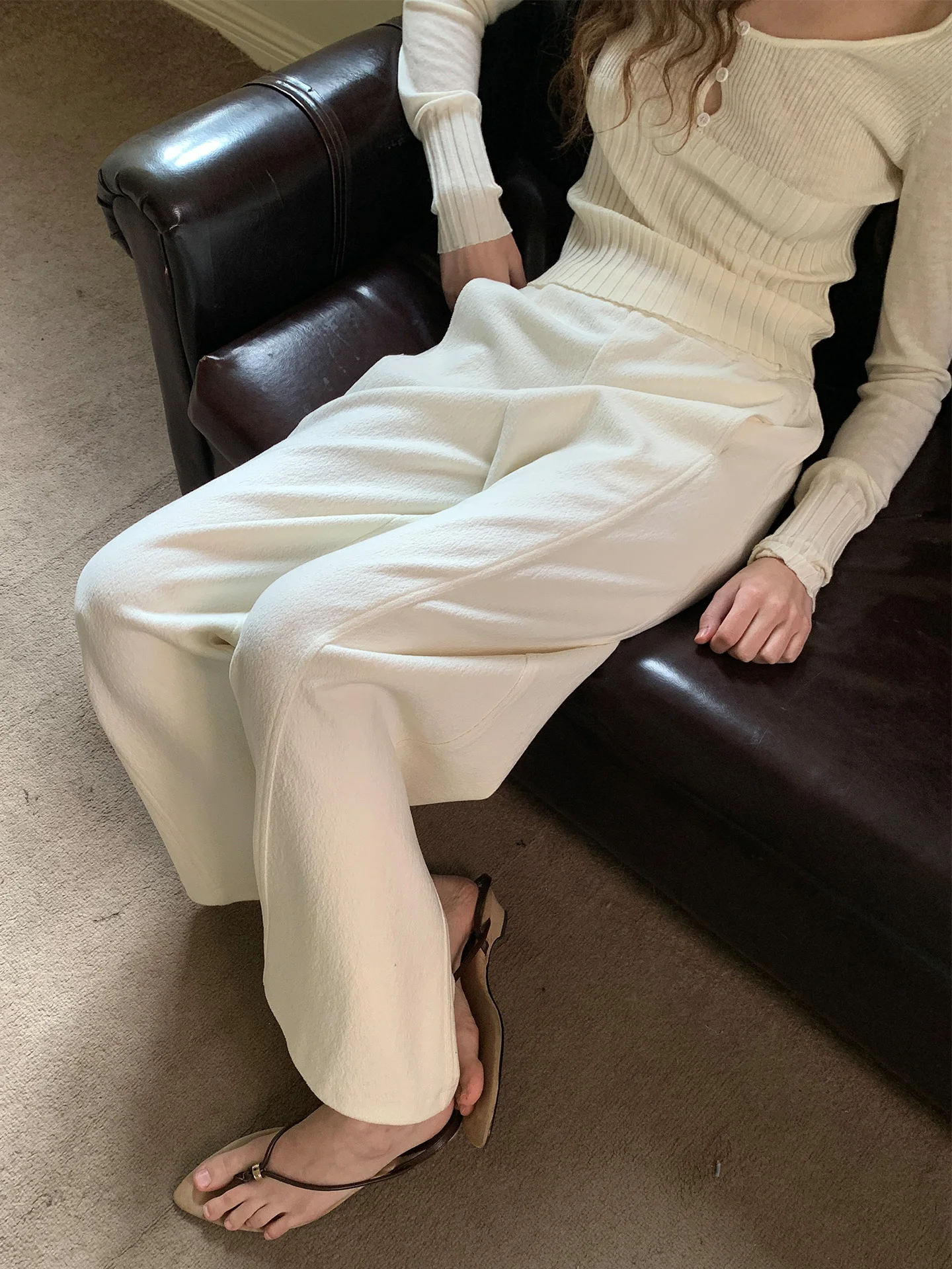 

Новые белые свободные повседневные брюки для женщин на осень-зиму: простые, модные, универсальные, прямого кроя, стройнящие, оригинальный дизайн, с высокой талией