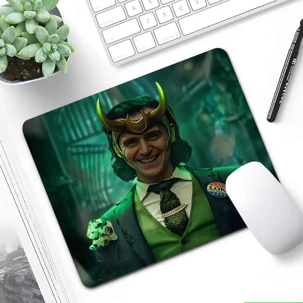 

Игровой коврик для мыши Marvel Loki MINISO, аксессуары для киберспорта, игровые аксессуары, игровой коврик для клавиатуры, игровой Настольный коврик, коврик для клавиатуры XXL 90x4