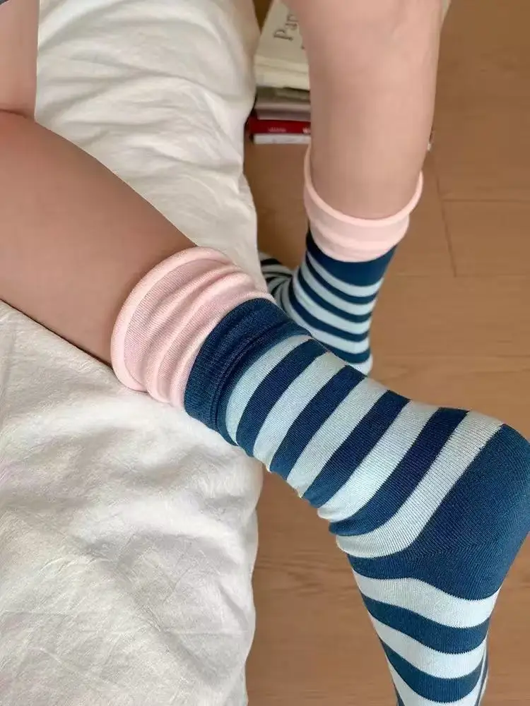 Women's Socks Japanese Striped Contrasting Dopamine Kawaii Rolled Edge Sports Mid Tube Socks Comfortable Breathable Cotton Socks