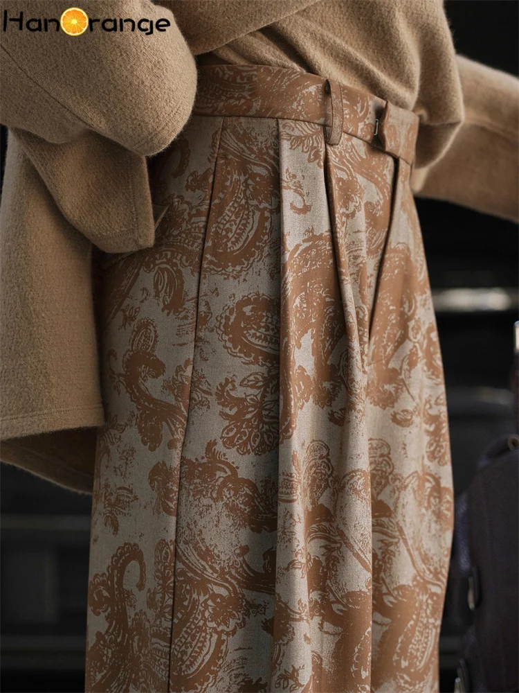 HanOrange 2025 Autunno/Inverno Moda Rilassamento Gamba Larga Pantaloni Stampati Donna Design Ciondolo Pantaloni Casual Marrone Caffè