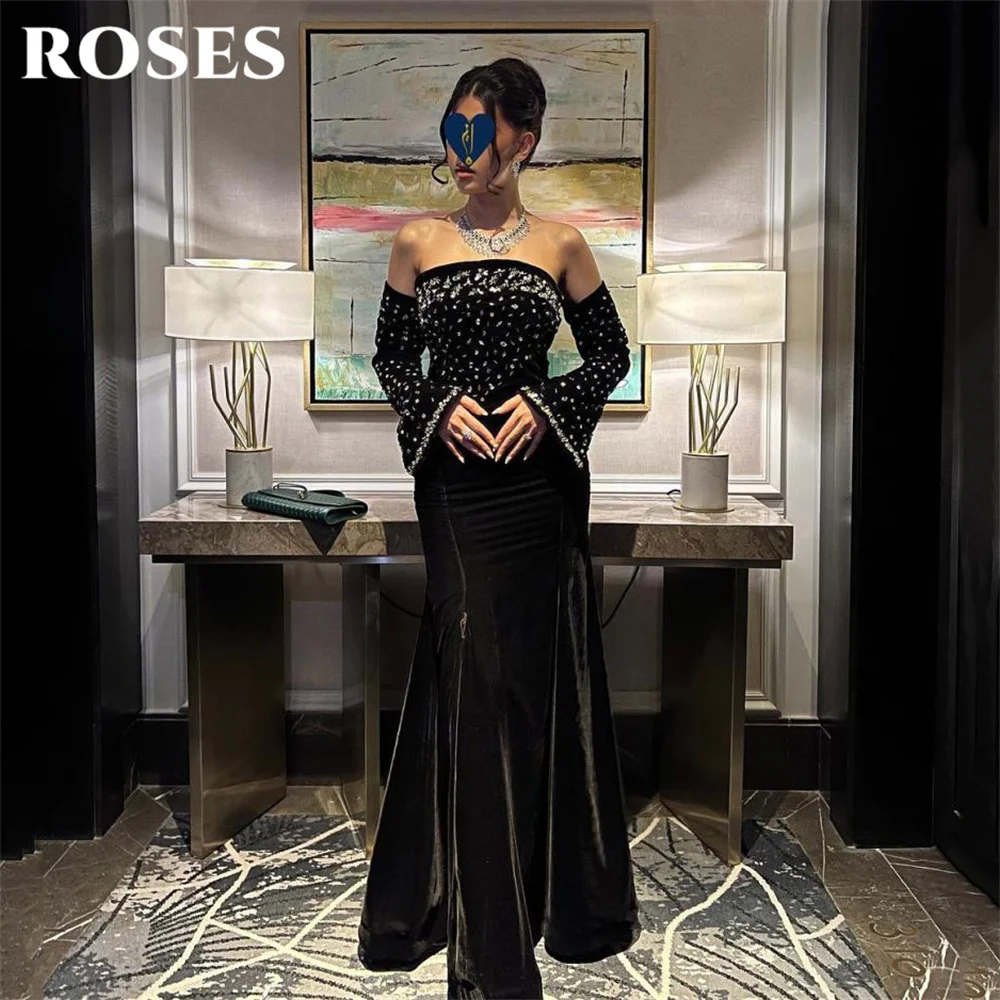 

ROSES Black Velvet Evening Dress Strapless Bell Sleeves فساتين السهرة with Beaded Embellishments for Gala Customized