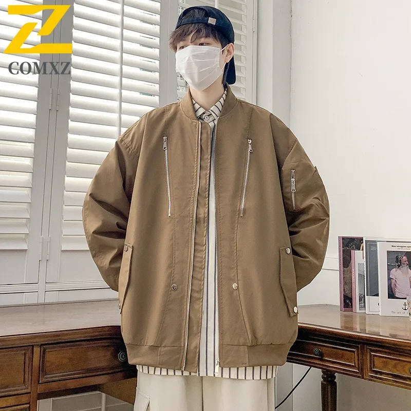 COMXZ 2025 メンズ多用途ファッションジャケット春秋トレンディカジュアルルーズフィットスタイリッシュな軽量コート