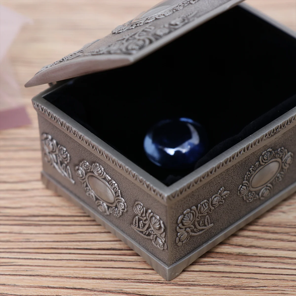 

Fashion Retro Tin Jewelry Box Foam Included for Women Girls Ladies Rings Earrings Necklace Storage Organizer Jewelry Box