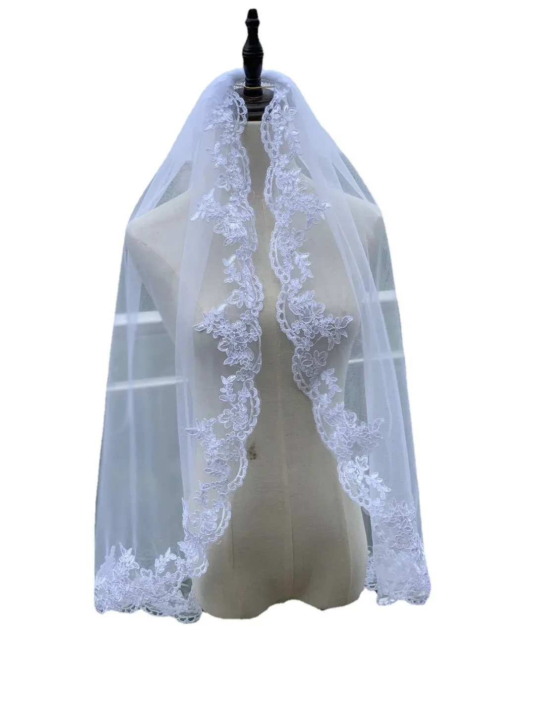 

Short One Layer Bridal Veil with Comb Lace Edge Wedding Accessories Cheap Wedding Veils 2024