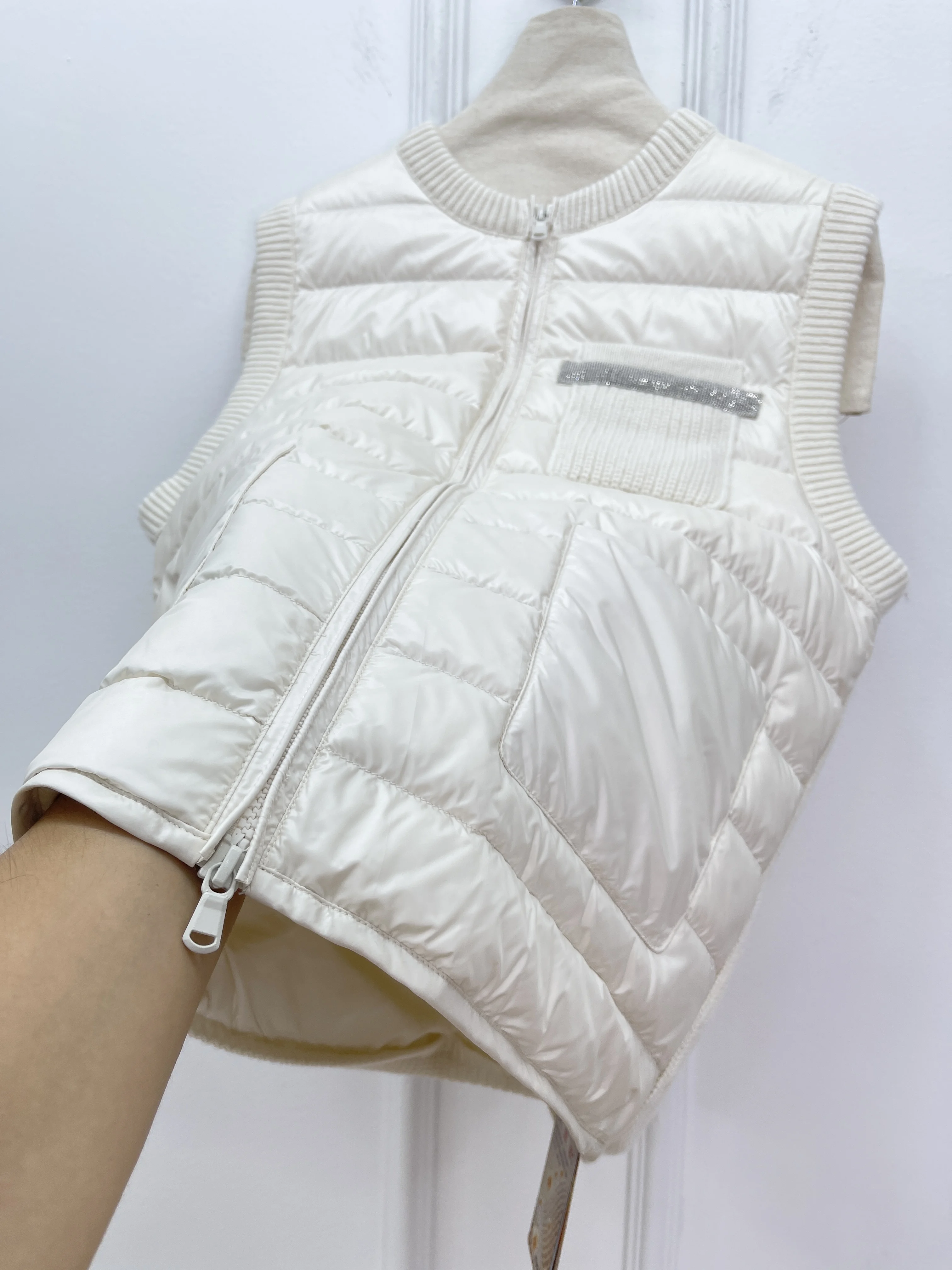 가을과 겨울 여성용 캐시미어 니트 고급 거위털 조끼 패셔너블하고 다재다능한 캐주얼