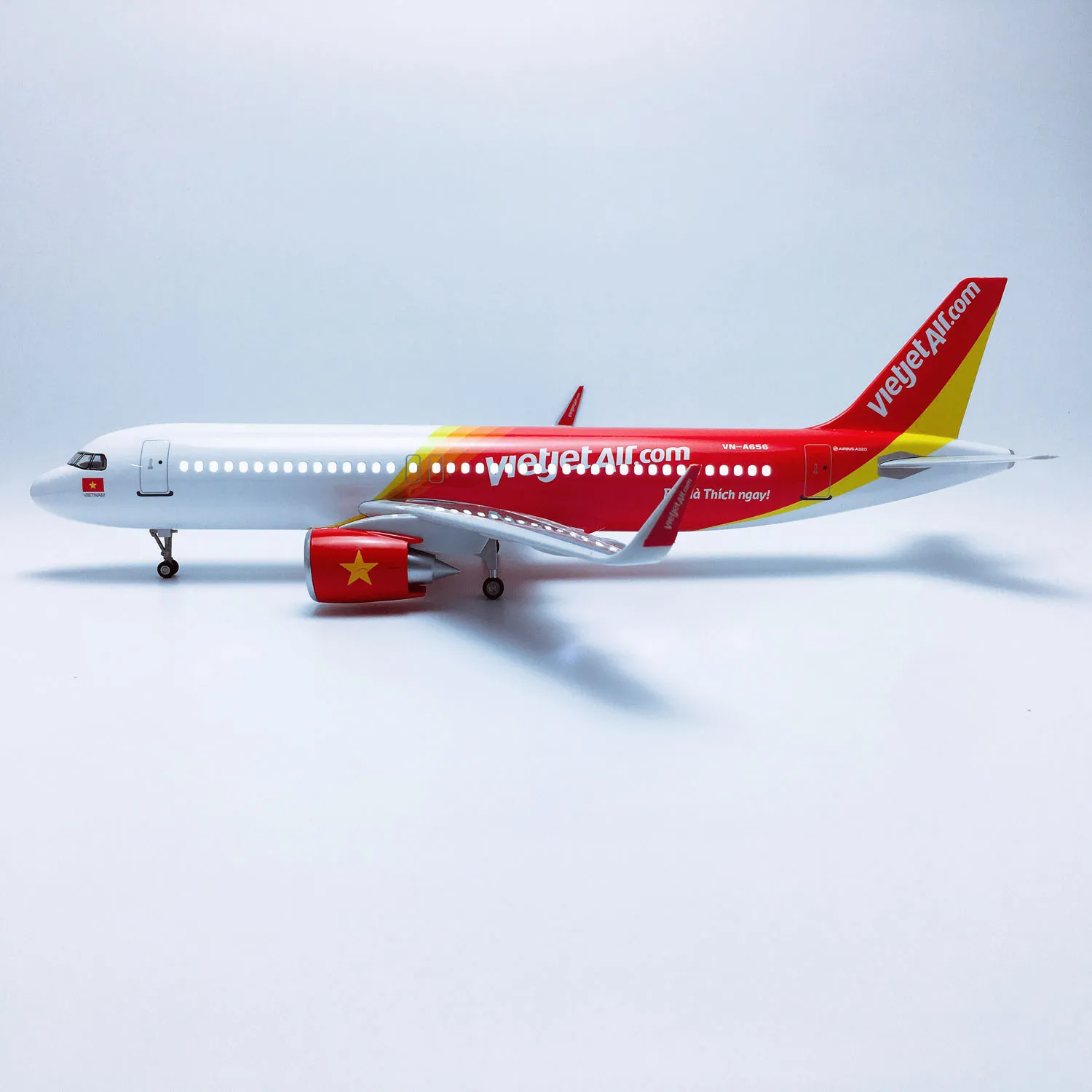 

1:80 Scale Plane A320 Vietjet Air Airplane Model With Wheels And Lights Resin Toys For Boys Aircraft Collected Gift By Aviation