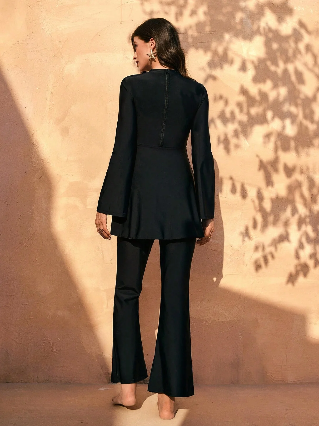 Women's Black Long Sleeve Modest Swimsuit Set, Starfish Detail Flare Top & Flare Leggings Two Piece Rash Guard for Beach Vacatio