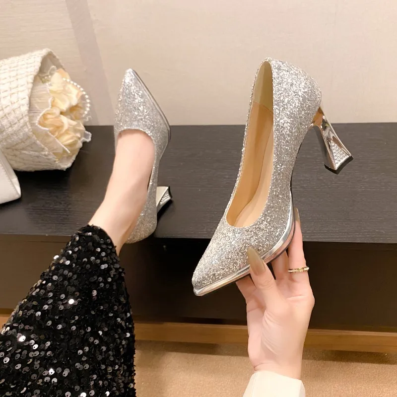 Décolleté da donna con paillettes alla moda 2024 nuove scarpe da donna scarpe a punta con bocca superficiale scarpe da donna Comfort femminile